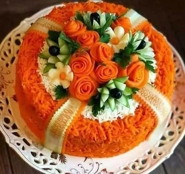 تصویر مرتبط با ایدههای متنوع و شیک برای تزیین سالاد الویه در مراسمهای مختلف