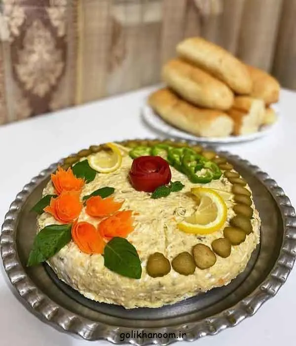 تصویر مرتبط با ایدههای متنوع و شیک برای تزیین سالاد الویه در مراسمهای مختلف