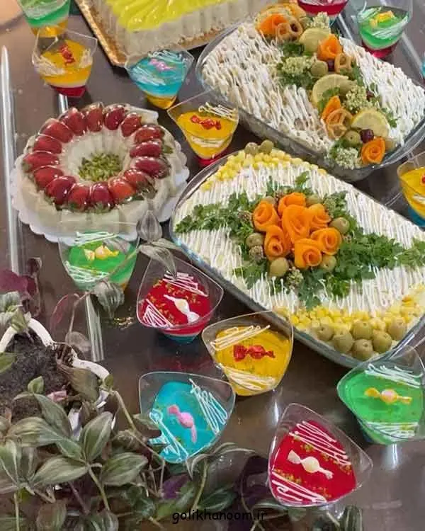 تصویر مرتبط با ایدههای متنوع و شیک برای تزیین سالاد الویه در مراسمهای مختلف