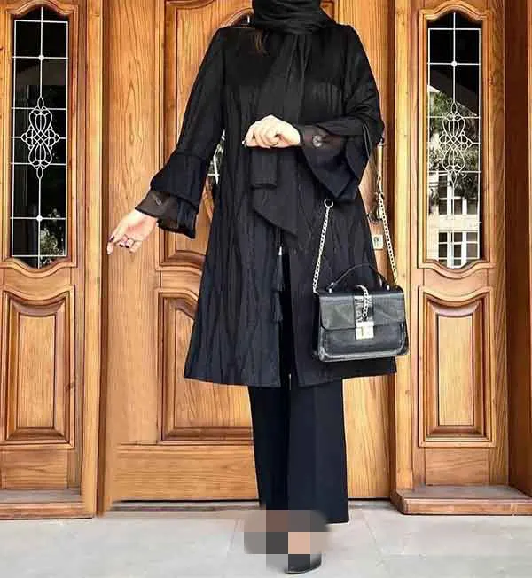 تصویر مرتبط با راهنمای کامل انتخاب و مدلهای مانتو محرمی جدید مشکی