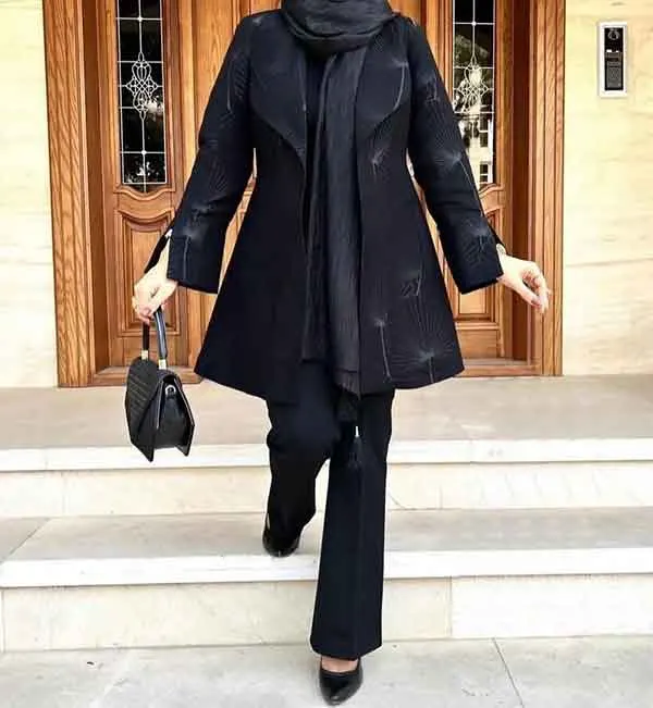 تصویر مرتبط با راهنمای کامل انتخاب و مدلهای مانتو محرمی جدید مشکی