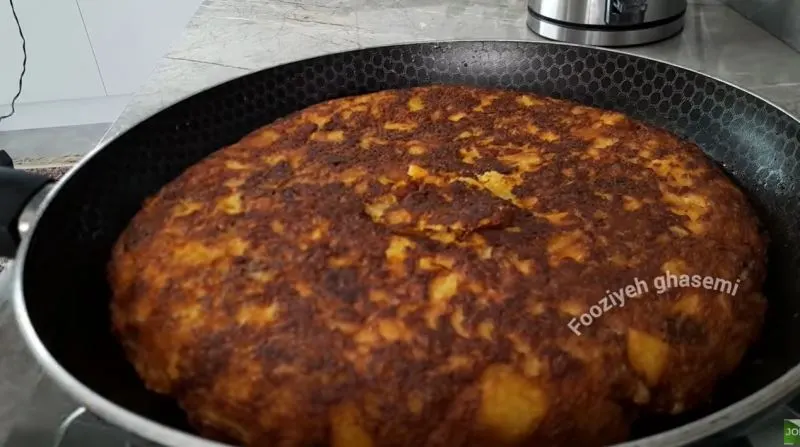 تصویر مرتبط با طرز تهیه کوکو بادکوبه گیلانی؛ غذای مجلسی با مرغ و گردو