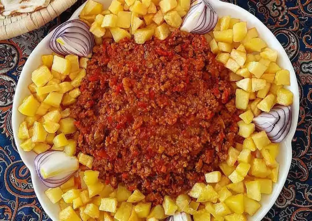 تصویر مرتبط با طرز تهیه واویشکا بادمجان با گوشت چرخ کرده؛ خوراکی خوشعطر و جاافتاده شمالی