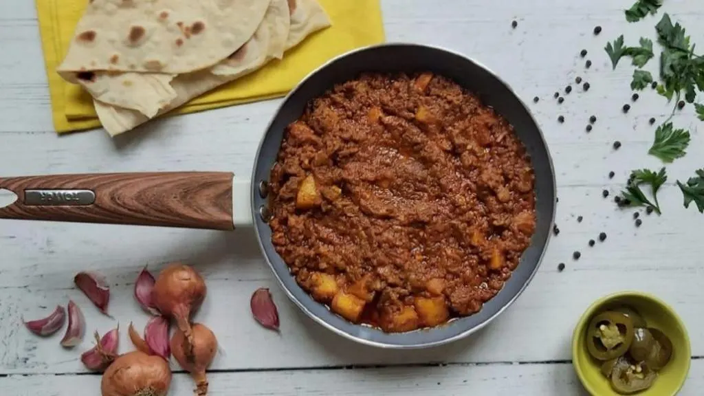 تصویر مرتبط با طرز تهیه واویشکا بادمجان با گوشت چرخ کرده؛ خوراکی خوشعطر و جاافتاده شمالی