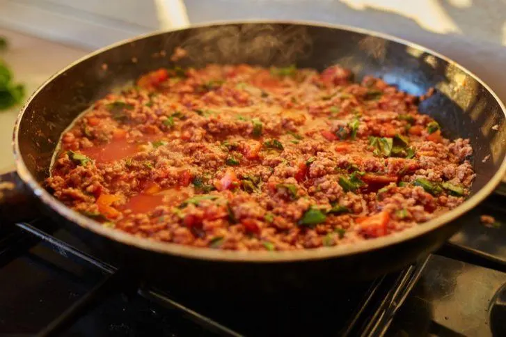 تصویر مرتبط با طرز تهیه واویشکا بادمجان با گوشت چرخ کرده؛ خوراکی خوشعطر و جاافتاده شمالی