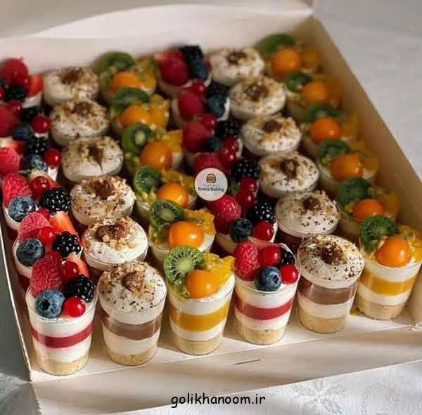 تصویر مرتبط با ایده‌های خلاقانه برای تزیین روی ژله با اسمارتیز، میوه و پودرهای رنگی