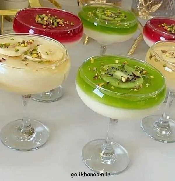 تصویر مرتبط با ایده‌های خلاقانه برای تزیین روی ژله با اسمارتیز، میوه و پودرهای رنگی