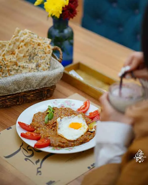 تصویر مرتبط با ایدههای متنوع و جذاب تزیین میرزا قاسمی با نان و برنج