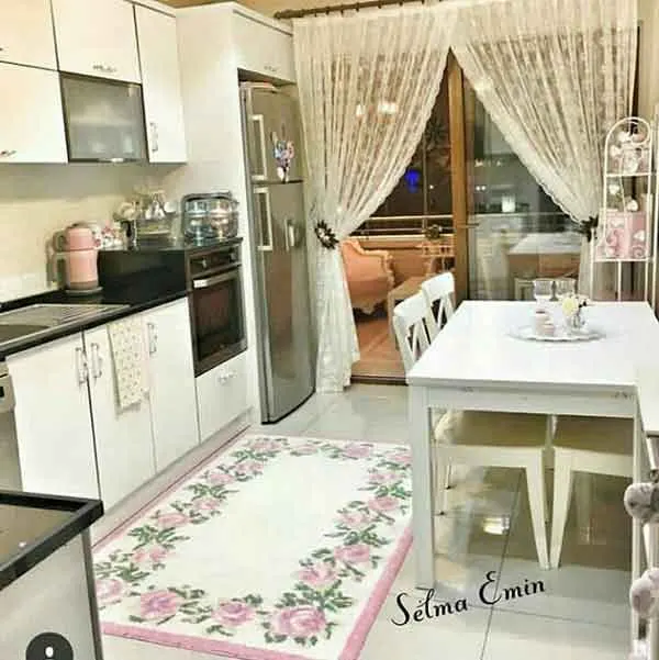 تصویر مرتبط با مدلهای متنوع پرده حریر آشپزخانه؛ انتخابی شیک برای هر سلیقه