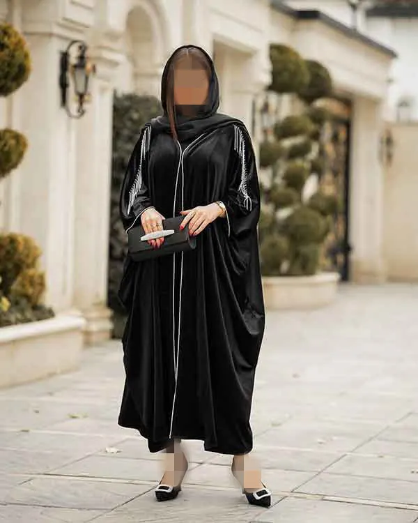 تصویر مرتبط با مدل‌های متنوع مانتو مشکی برای استایل‌های خاص و جذاب