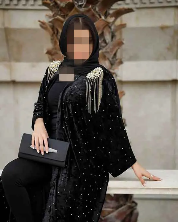 تصویر مرتبط با مدل‌های متنوع مانتو مشکی برای استایل‌های خاص و جذاب