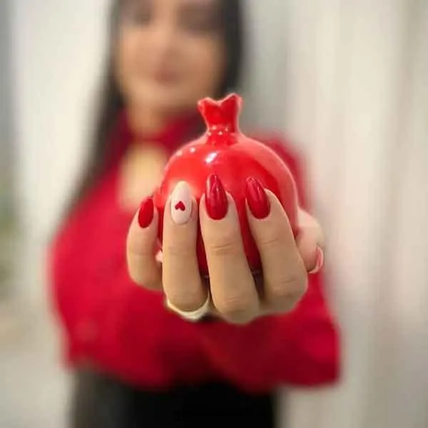 تصویر مرتبط با مدل ناخن یلدایی با طرحهای انار و هندوانه برای استایل شب یلدا