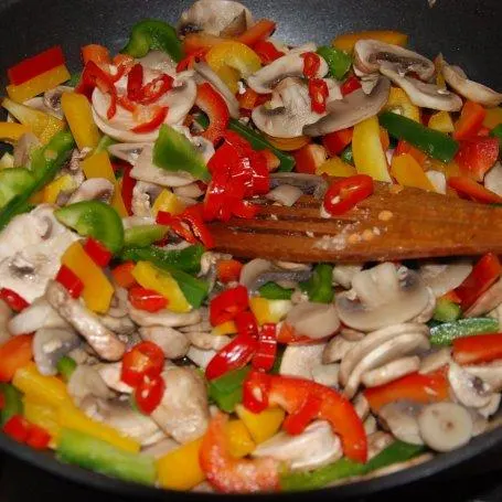 تصویر مرتبط با طرز تهیه خوراک مرغ مکزیکی با مرغ، قارچ و ذرت