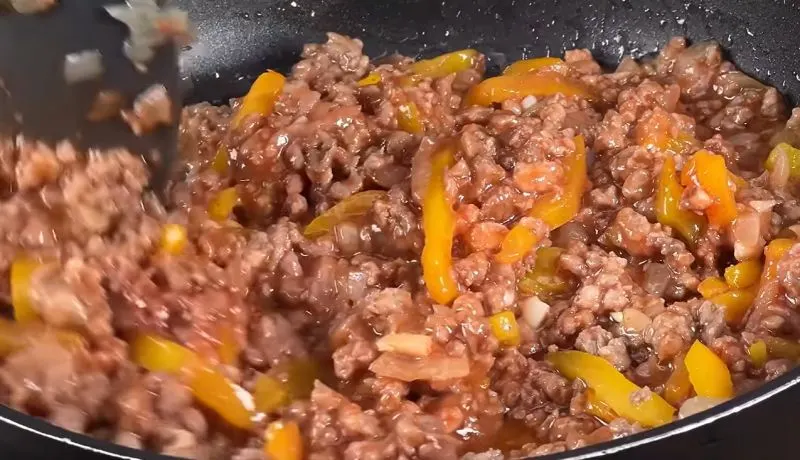 تصویر مرتبط با طرز تهیه گراتن رولی گوشت چرخ کرده با نان تورتیلا و پنیر کشدار