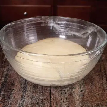 تصویر مرتبط با روش ساده پخت نان باگت فرانسوی خانگی با پوسته ترد و بافت نرم