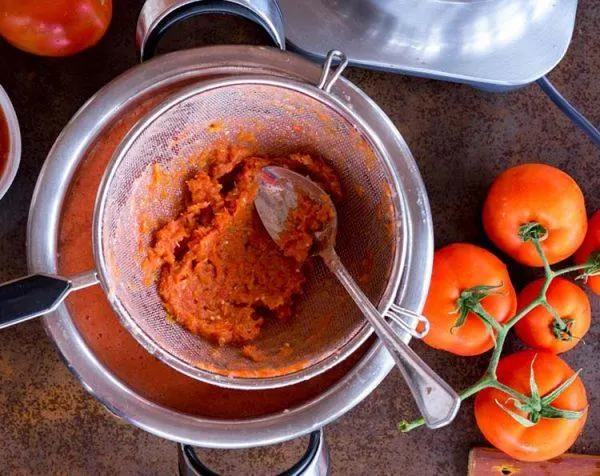 تصویر مرتبط با روش تهیه رب گوجه فرنگی خانگی با رنگ و غلظت عالی