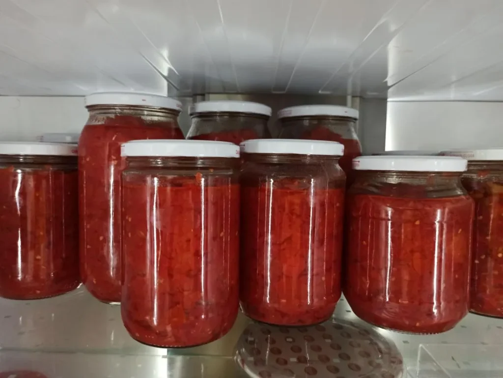 تصویر مرتبط با روش تهیه رب گوجه فرنگی خانگی با رنگ و غلظت عالی