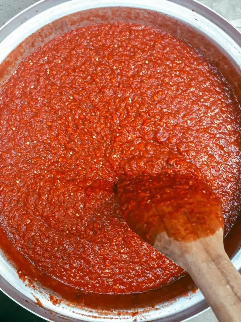 تصویر مرتبط با روش تهیه رب گوجه فرنگی خانگی با رنگ و غلظت عالی