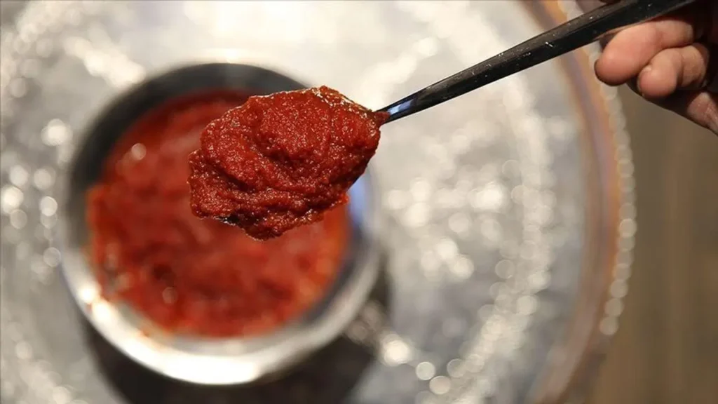 تصویر مرتبط با روش تهیه رب گوجه فرنگی خانگی با رنگ و غلظت عالی