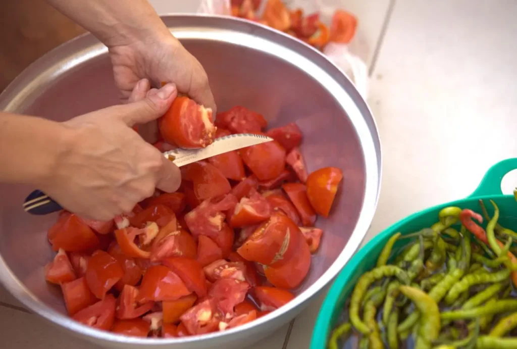 تصویر مرتبط با روش تهیه رب گوجه فرنگی خانگی با رنگ و غلظت عالی