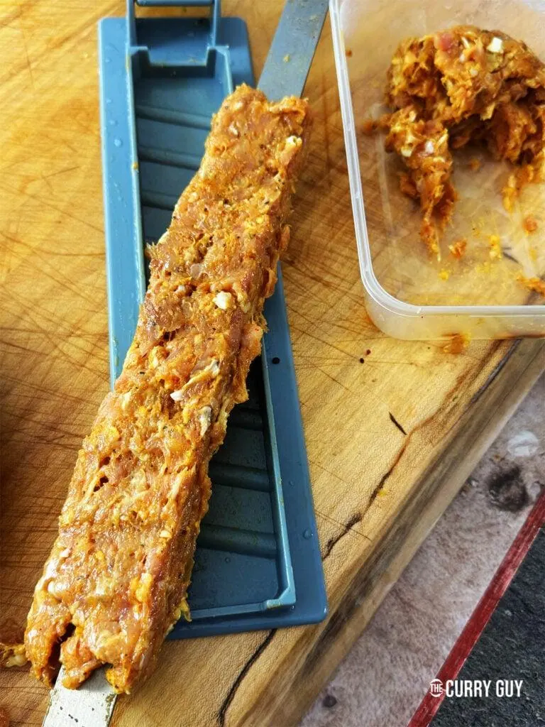 تصویر مرتبط با روش تهیه کباب کوبیده مرغ روی زغال بدون ریزش و با طعمی بینظیر