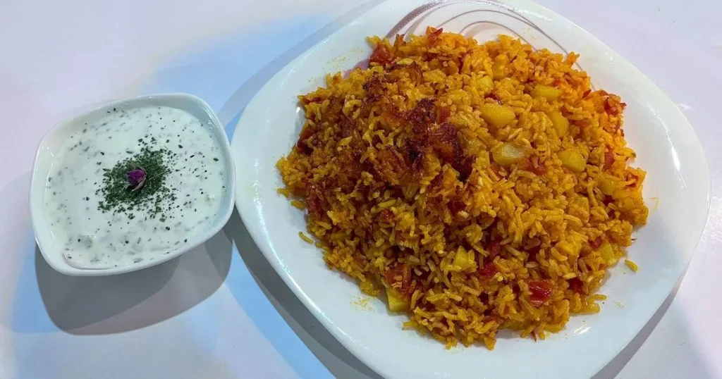 تصویر مرتبط با طرز تهیه استانبولی پلو با گوشت چرخ کرده؛ غذای خوشرنگ و معطر ایرانی