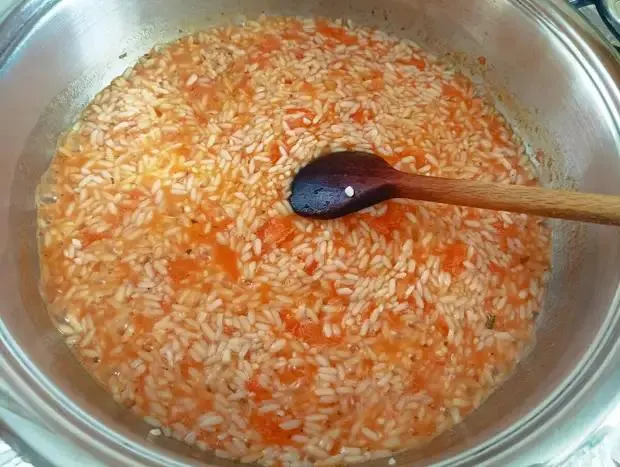 تصویر مرتبط با طرز تهیه استانبولی پلو با گوشت چرخ کرده؛ غذای خوشرنگ و معطر ایرانی