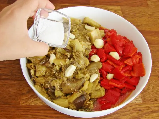 تصویر مرتبط با طرز تهیه ترشی بادمجان کبابی خانگی با عطر دودی و طعم ترش دلپذیر