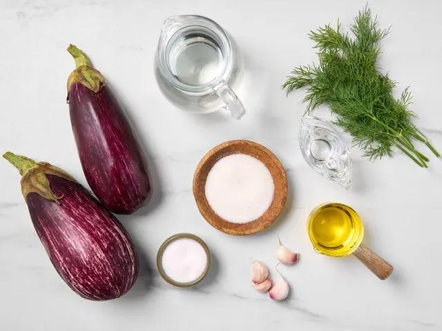 تصویر مرتبط با طرز تهیه ترشی بادمجان کبابی خانگی با عطر دودی و طعم ترش دلپذیر