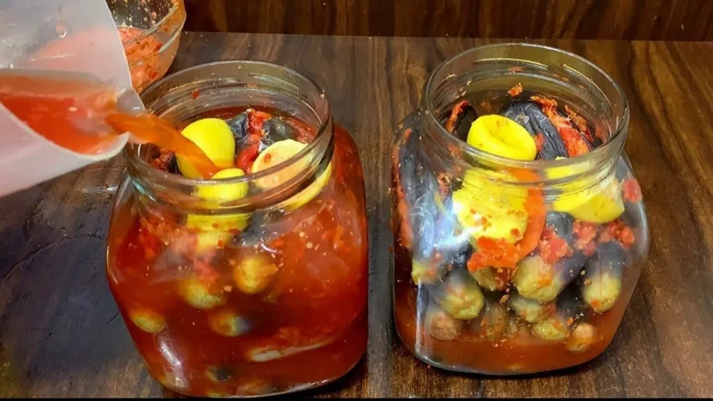 تصویر مرتبط با طرز تهیه ترشی بادمجان کبابی خانگی با عطر دودی و طعم ترش دلپذیر
