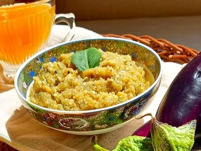 تصویر مرتبط با طرز تهیه ترشی بادمجان کبابی خانگی با عطر دودی و طعم ترش دلپذیر