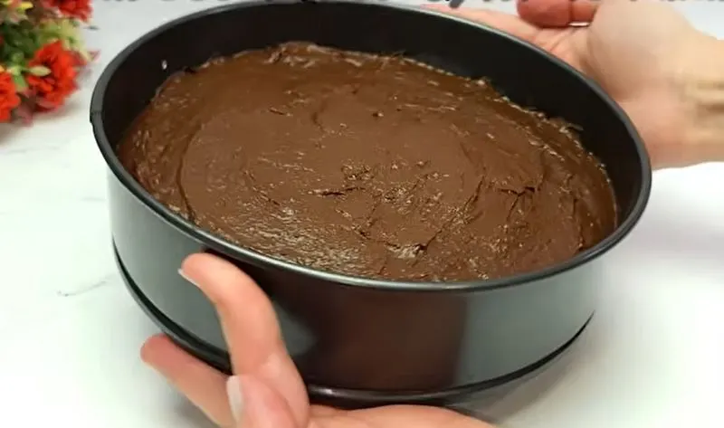 تصویر مرتبط با دستور تهیه کیک شکلاتی خیس با آلبالو و راز بافت نرم با پودر کاکائوی داغ