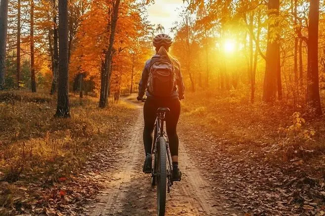 تصویر مرتبط با ۷ ورزش مناسب برای فعالیت در روزهای خنک پاییزی
