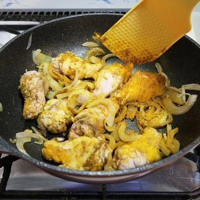 تصویر مرتبط با طرز تهیه خورش جعفری با مرغ؛ خورشتی خوش‌عطر و متفاوت برای ناهار