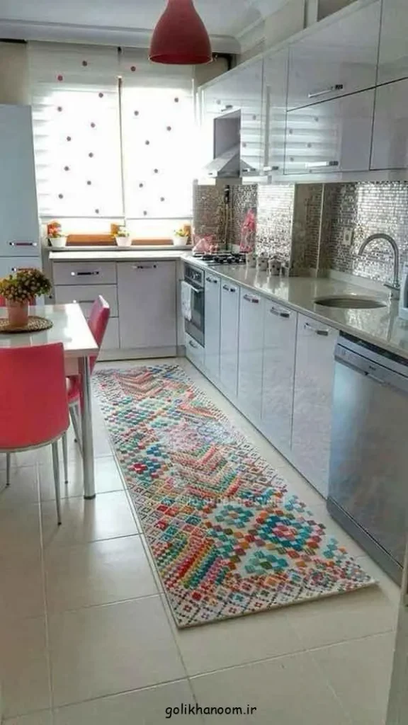 تصویر مرتبط با راهنمای انتخاب مدل پرده آشپزخانه جدید برای دکوراسیونی زیبا و کاربردی