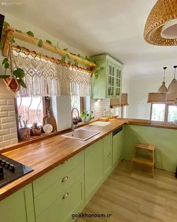 تصویر مرتبط با راهنمای انتخاب مدل پرده آشپزخانه جدید برای دکوراسیونی زیبا و کاربردی
