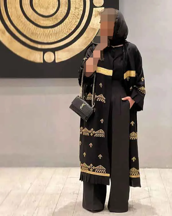 تصویر مرتبط با ۵۰ مدل مانتو مشکی مناسب ایام محرم با طرحهای متنوع و شیک