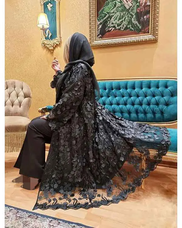 تصویر مرتبط با ۵۰ مدل مانتو مشکی مناسب ایام محرم با طرحهای متنوع و شیک