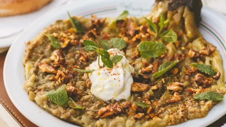 بورانی بادمجان با طعم دودی و سیر، پیش‌غذای ایرانی خوشمزه