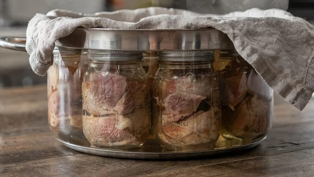 تصویر مرتبط با روش سنتی کنسرو کردن گوشت در شیشه بدون نیاز به یخچال
