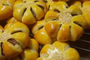 نان خرمایی نرم و پف دار خانگی با عطر هل و دارچین