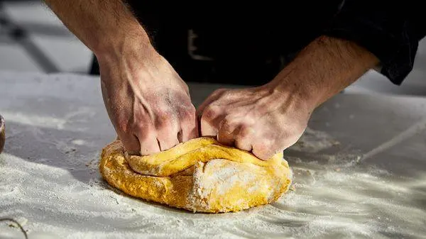 تصویر مرتبط با طرز تهیه نان نرم خانگی با روکش کدو حلوایی و عطر دارچین