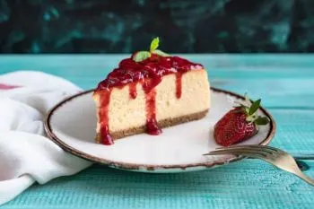 طرز تهیه چیز کیک میوه ای؛ مراحل تهیه چیز کیک میوه ای در قالب فنری