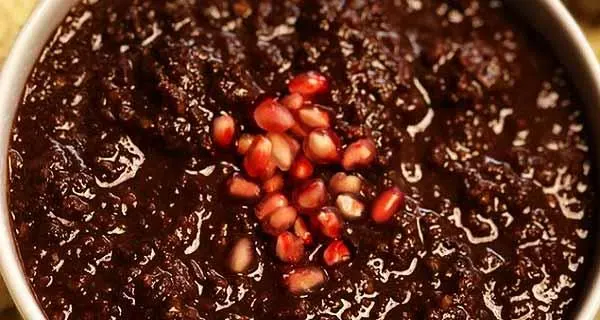 تصویر مرتبط با طرز تهیه خورشت فسنجان با مرغ؛ راز یک فسنجان مجلسی خوشرنگ و روغندار
