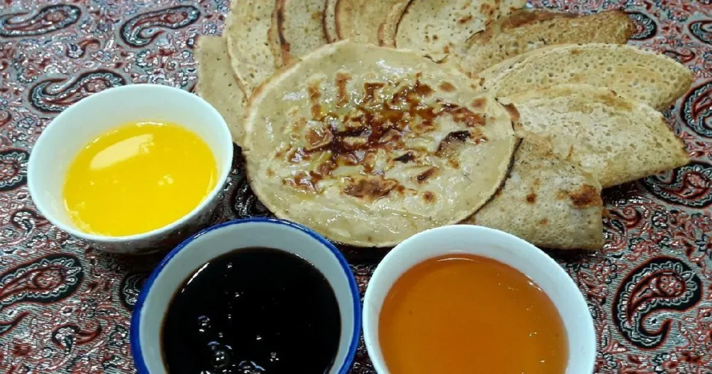 آش ترش زنجانی با میوههای خشک و سبزیجات