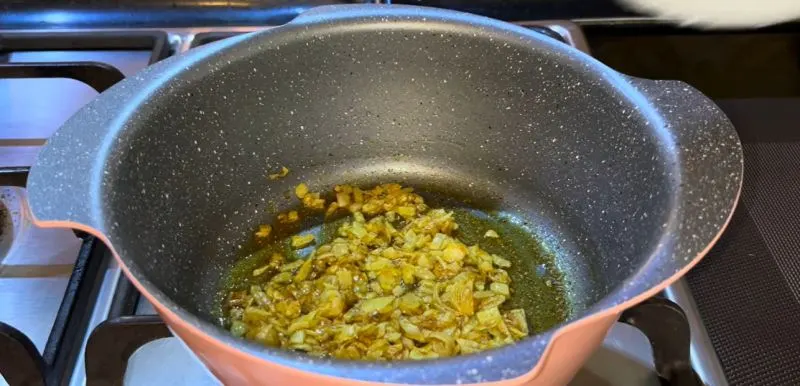تصویر مرتبط با روش تهیه آش ماست کردی اصیل و سنتی بدون بریدن ماست