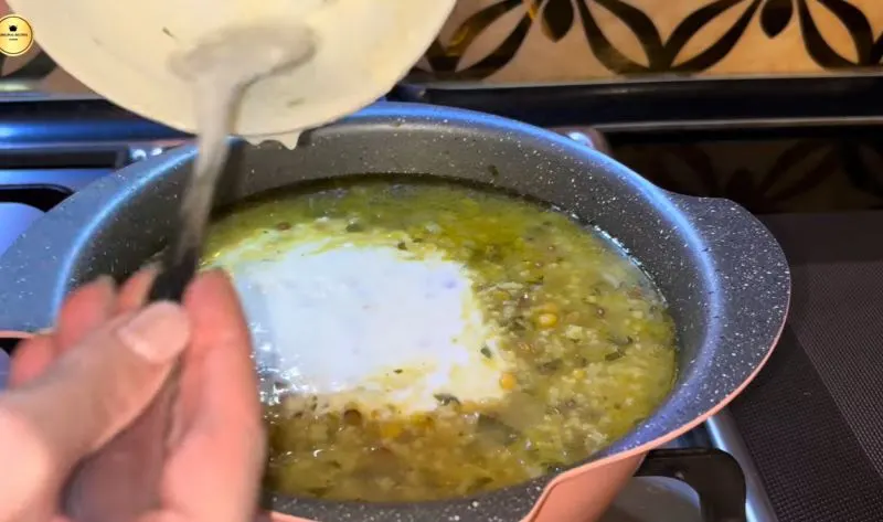 تصویر مرتبط با روش تهیه آش ماست کردی اصیل و سنتی بدون بریدن ماست