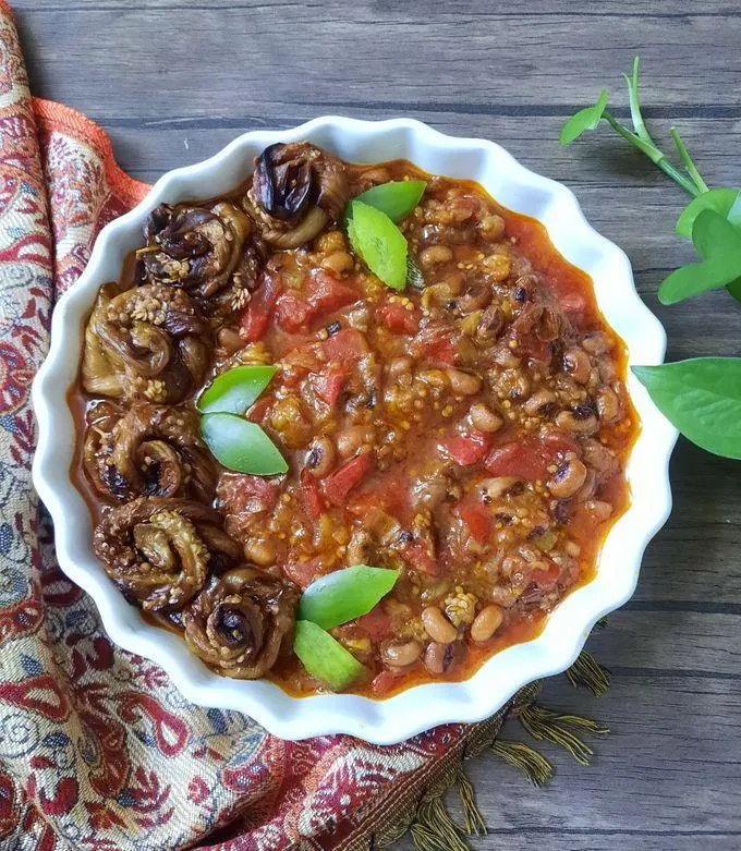 تصویر مرتبط با خوراک لوبیا و بادمجان؛ غذای گرم و خوشطعم برای روزهای خنک