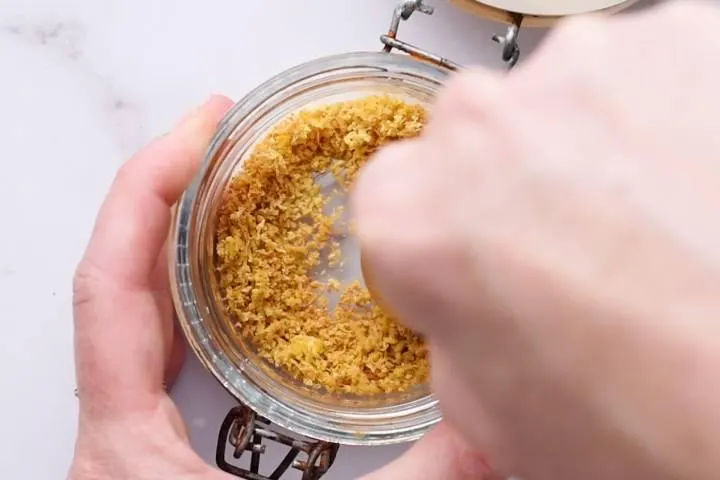 تصویر مرتبط با طرز تهیه ادویه لیمو فلفلی خانگی؛ چاشنی خوشعطر برای مرغ و ماهی