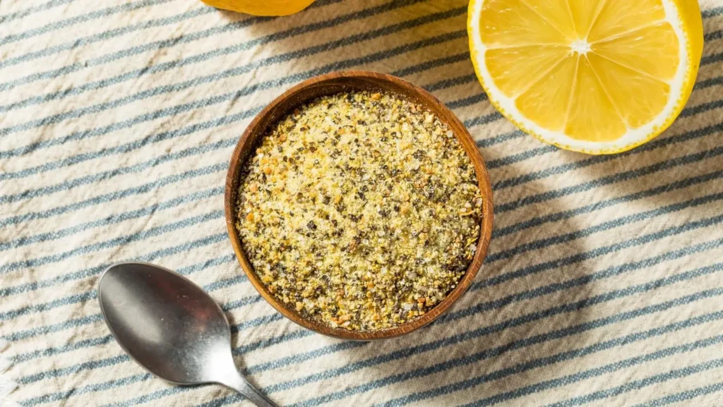 تصویر مرتبط با طرز تهیه ادویه لیمو فلفلی خانگی؛ چاشنی خوشعطر برای مرغ و ماهی